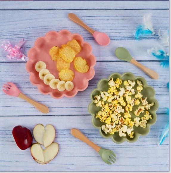 KAKAGUGU Lion-Shaped 3-Piece Baby Feeding Set – Plate, Spoon & Fork, BPA-Free, Non-Toxic, Microwave, Dishwasher & Freezer Safe – Olive - Image 3