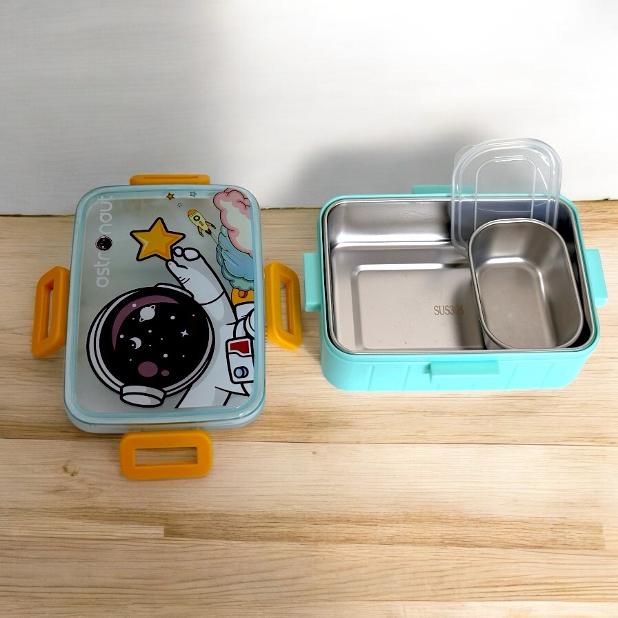 Space-Themed 600 ml Kids Lunch Box with Insulated Compartments – Durable, Leak-Proof, Fun Design for School and Travel - Image 4